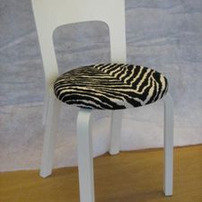 Seepra-kuvioinen tuolin istuinosa