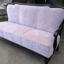 Samettinen sohva