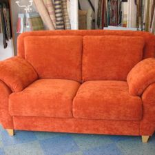 Oranssi sohva